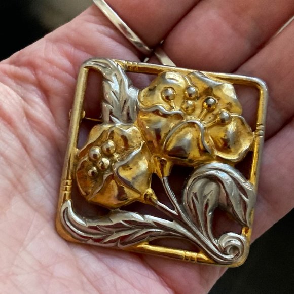 Vintage Danecraft Sterling brooch with gilded flowers and frame - Picture 3 of 5